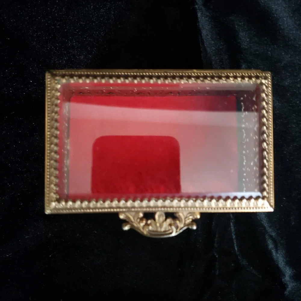VTG‎ Ornate Gold Tone Brass Filigree Jewelry Trinket Box Glass Hinged Lid Japan